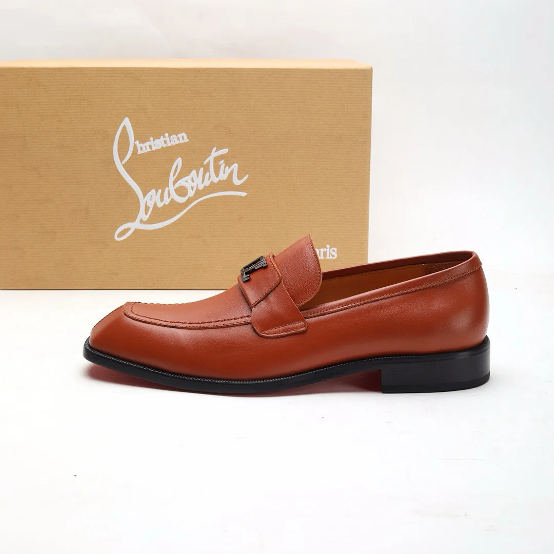 Batch 1,080 yuan 💰••New real shots••CL～High-end men’s 👔casual•loafers with red soles! ••🆑Genuine and top-quality goods from original orders ••✅💯 Purchase goods from top-quality original orders! Original imported patterned cowhide ➕Imported cowhide lining ➕Cowhide feet ➕Original leather outsole~🉑️Feel free to compare the authentic ones! Size: 38-44 (45.46.47 can be customized)
